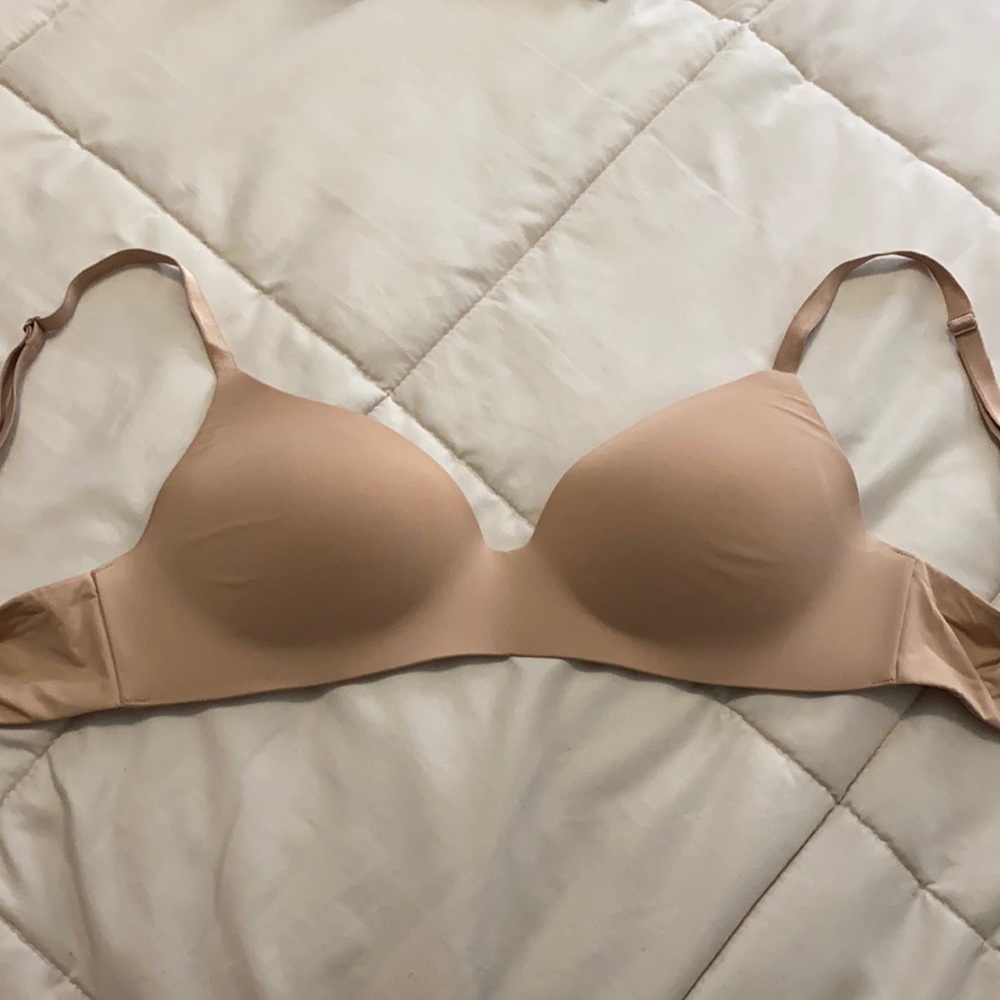 Victoria secrets t-shirt bra size 32DD